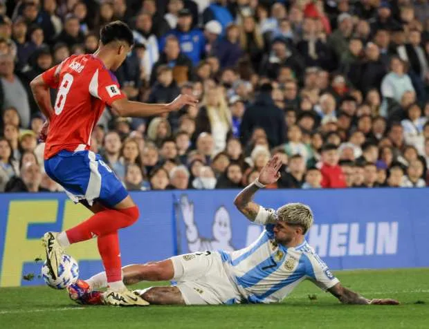 تاريخ اللقاءات بين الأرجنتين وتشيلي قبل مباراة تصفيات كأس العالم