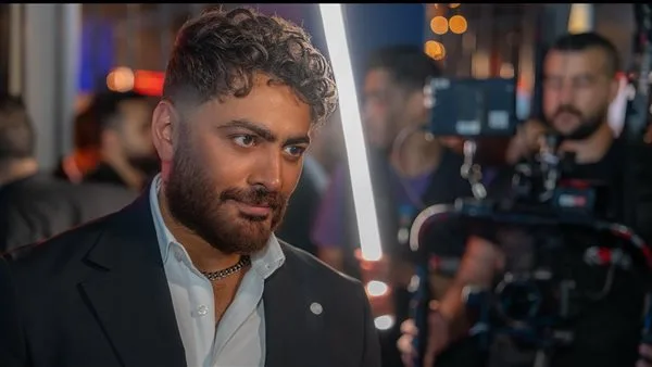 تامر حسني يعتذر لمحمد شاهين عن عدم مشاركته في زفافه بسبب مرض ابنه آدم. تامر حسني يعتذر لمحمد شاهين عن عدم مشاركته في زفافه بسبب مرض ابنه آدم.