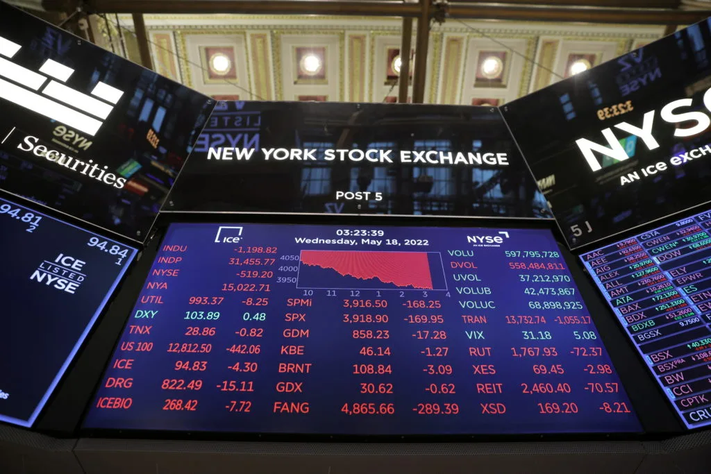 تباين مؤشرات الأسهم الأمريكية مع انطلاق المفاوضات التجارية بين واشنطن وبكين تباين مؤشرات الأسهم الأمريكية مع انطلاق المفاوضات التجارية بين واشنطن وبكين