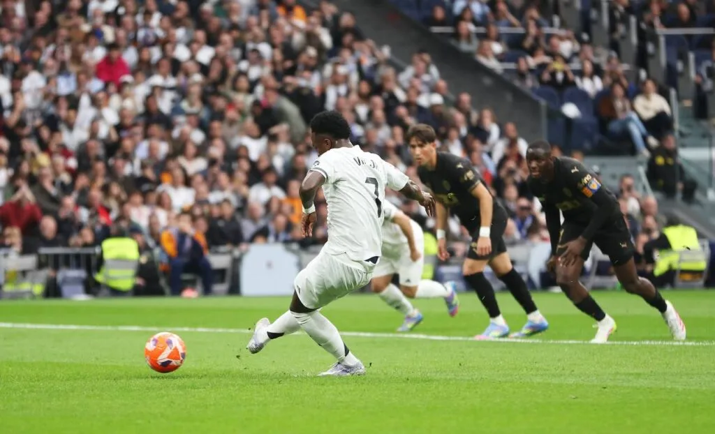 تحفظات بشأن إمكانية مشاركة فينيسيوس ضد الهلال في كأس العالم للأندية تحفظات بشأن إمكانية مشاركة فينيسيوس ضد الهلال في كأس العالم للأندية