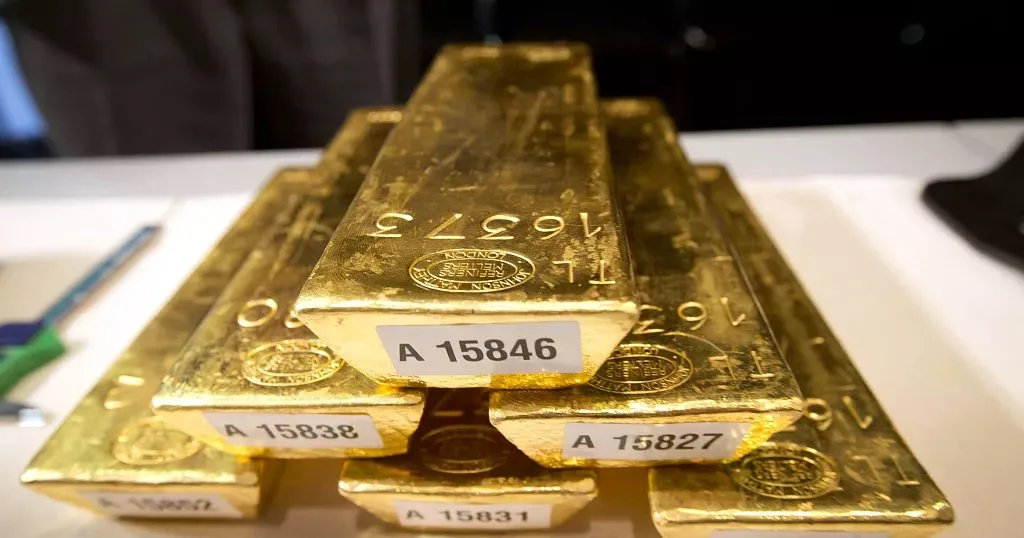 تراجع سعر الذهب عند الإغلاق مع تسجيل خسارة أسبوعية تقارب 2%