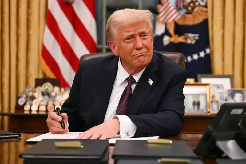 ترامب: “لماذا لا يحدث تغيير في النظام الإيراني؟” ترامب: “لماذا لا يحدث تغيير في النظام الإيراني؟”