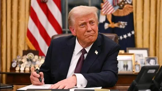 ترامب يعلن عن حظر سفر كامل لـ 12 دولة وتقييدات جزئية على 7 دول إضافية