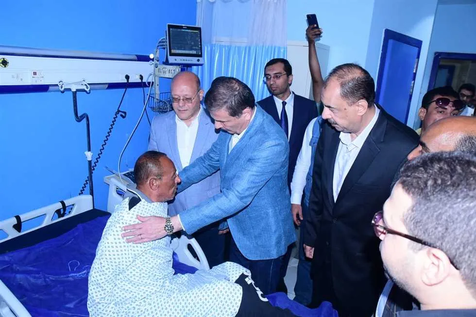 «ترقية خاصة ومكافأة عاجلة».. تفاصيل زيارة وزير الزراعة لمسؤول حماية الأراضي المتضرر في سوهاج «ترقية خاصة ومكافأة عاجلة».. تفاصيل زيارة وزير الزراعة لمسؤول حماية الأراضي المتضرر في سوهاج