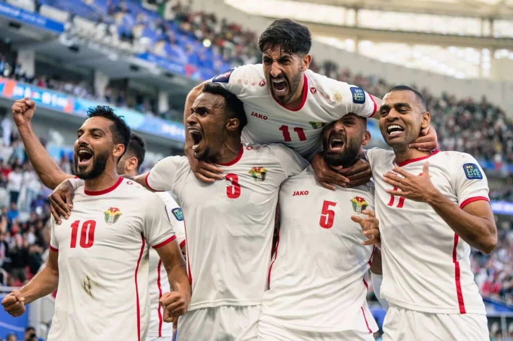 تشكيلة منتخب الأردن لمواجهة العراق في الجولة الأخيرة من تصفيات كأس العالم 2026 تشكيلة منتخب الأردن لمواجهة العراق في الجولة الأخيرة من تصفيات كأس العالم 2026