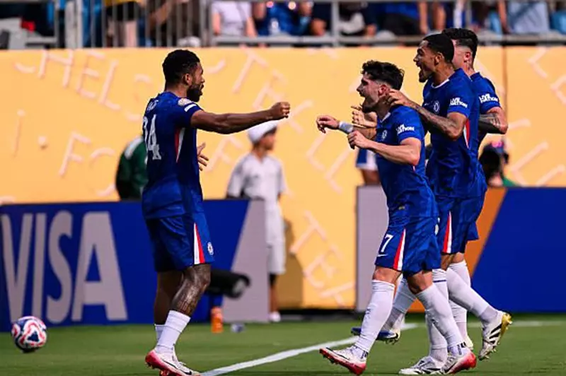 تشيلسي يتجاوز بنفيكا ويبلغ ربع نهائي كأس العالم للأندية بعد مباراة استمرت 116 دقيقة. تشيلسي يتجاوز بنفيكا ويبلغ ربع نهائي كأس العالم للأندية بعد مباراة استمرت 116 دقيقة.