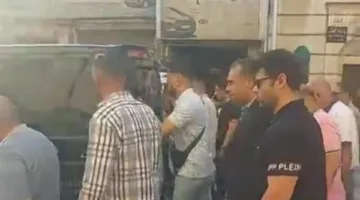 تشييع جثمان ضحية عاصفة الإسكندرية بعد تدافع شرفة أحد المباني فوقه