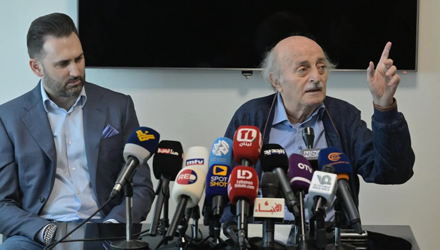 تصاعد التوترات الإسرائيلية والرفض الإيراني يثيران القلق في لبنان… جنبلاط يسعى لتحقيق تقدم في موضوع تسليم الأسلحة.