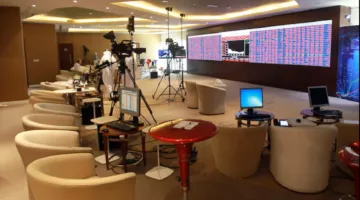 تصاعد التوترات بين إسرائيل وإيران يؤثر على الأسواق العربية وارتفاع قياسي لأسعار النفط والذهب