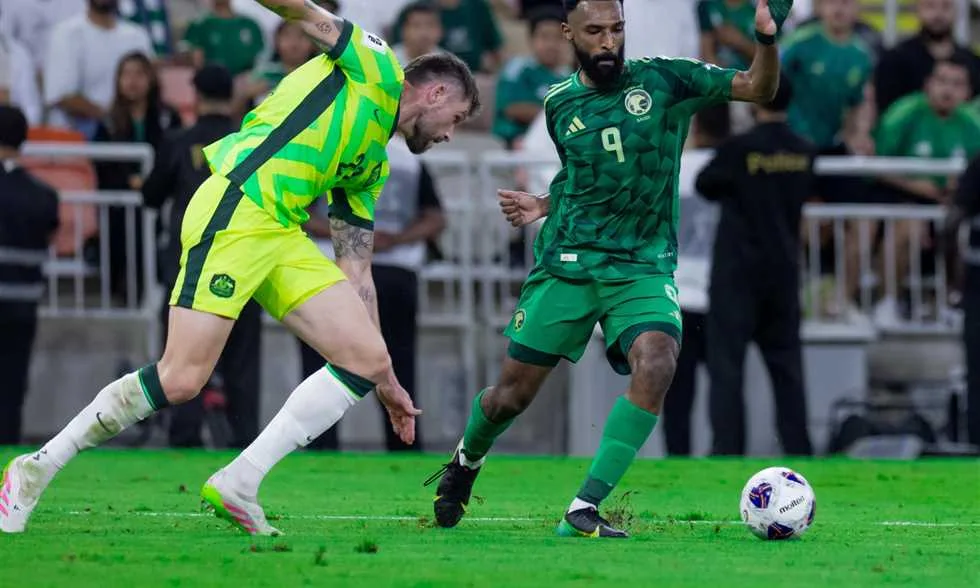 تصفيات كأس العالم: السعودية تنتقل إلى الملحق الآسيوي بعد الهزيمة أمام أستراليا تصفيات كأس العالم: السعودية تنتقل إلى الملحق الآسيوي بعد الهزيمة أمام أستراليا