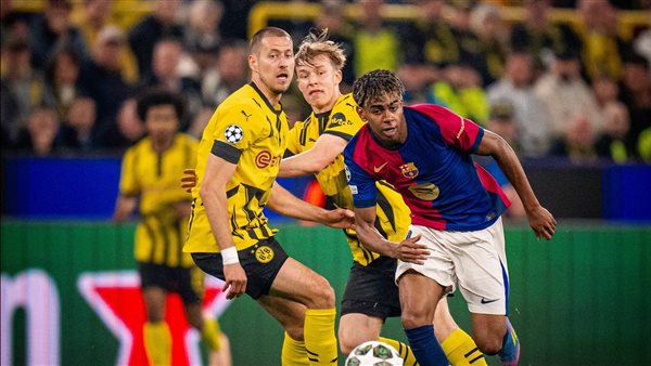 تعادل بدون أهداف في الشوط الأول بين بوروسيا دورتموند وفلومينينسي البرازيلي في كأس العالم للأندية. تعادل بدون أهداف في الشوط الأول بين بوروسيا دورتموند وفلومينينسي البرازيلي في كأس العالم للأندية.