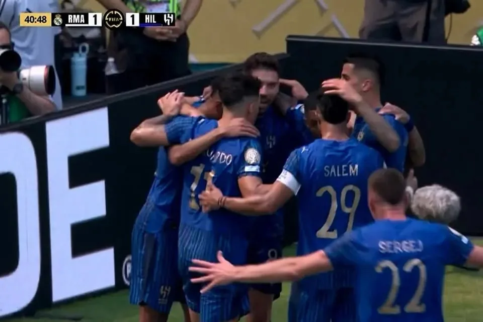تعادل مثير في الشوط الأول بين فريق الهلال السعودي وريال مدريد في بطولة كأس العالم للأندية 2025 تعادل مثير في الشوط الأول بين فريق الهلال السعودي وريال مدريد في بطولة كأس العالم للأندية 2025