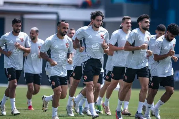 تعديلات جذرية في تشكيلة الأهلي لمواجهة باتشوكا.. لاعب جديد بدلاً من إمام عاشور تعديلات جذرية في تشكيلة الأهلي لمواجهة باتشوكا.. لاعب جديد بدلاً من إمام عاشور