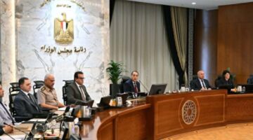 رئيس الوزراء: مخزونات السلع كافية.. واستعداد لوضع خطط لمواجهة التغيرات المختلفة