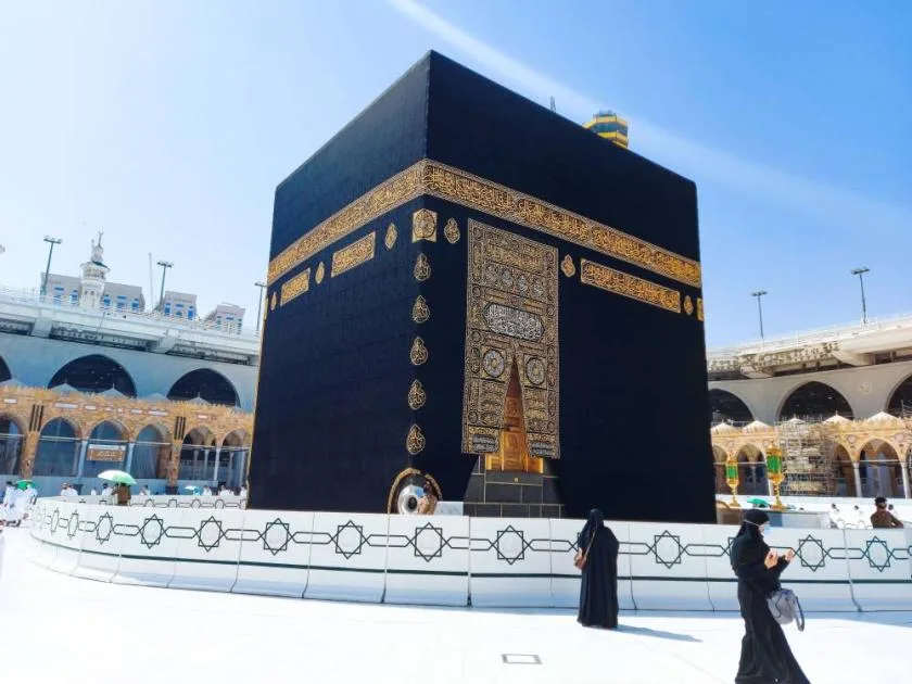 تغيير غلاف الكعبة المشرفة مع انطلاق السنة الهجرية الجديدة (فيديو)