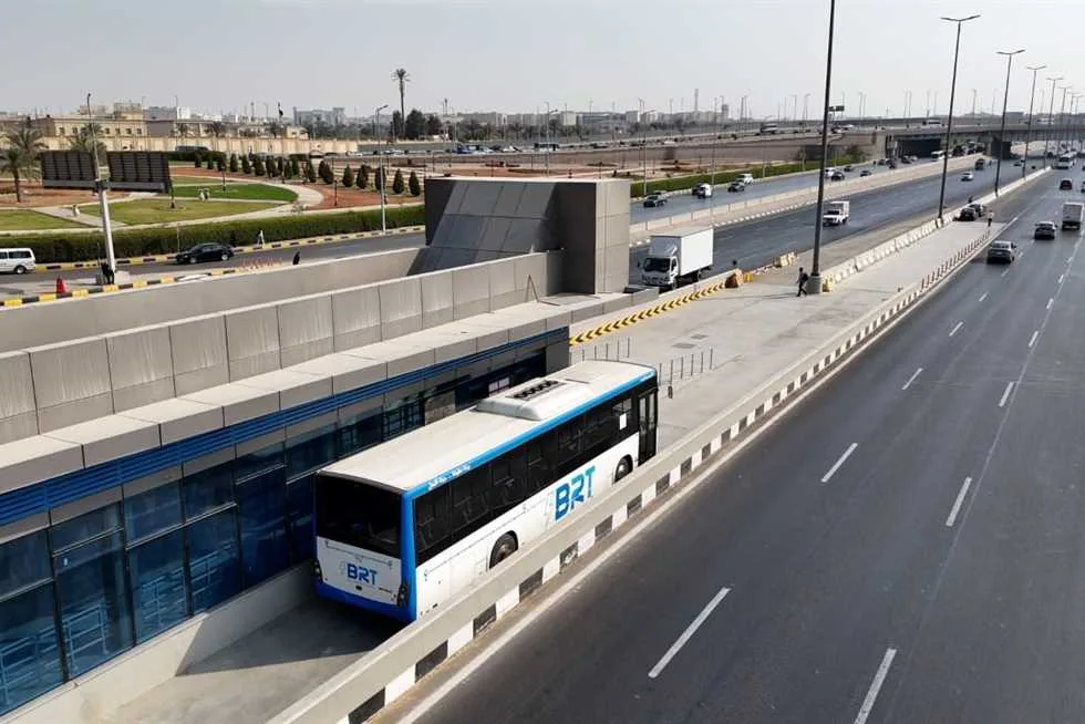 تفاصيل تصادم شاحنة مع مسار الأتوبيس السريع على الطريق الدائري