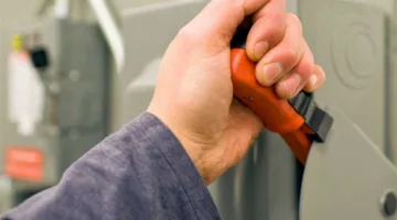 تفعيل مواعيد إغلاق الصيف 2025 وإيقاف الإعلانات لتقليل الاستهلاك