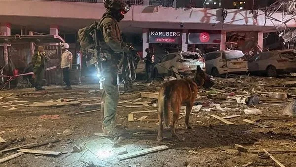 تقارير إسرائيلية: زيادة عدد ضحايا الهجوم الإيراني إلى 8 إثر اكتشاف 3 جثث في حيفا. تقارير إسرائيلية: زيادة عدد ضحايا الهجوم الإيراني إلى 8 إثر اكتشاف 3 جثث في حيفا.