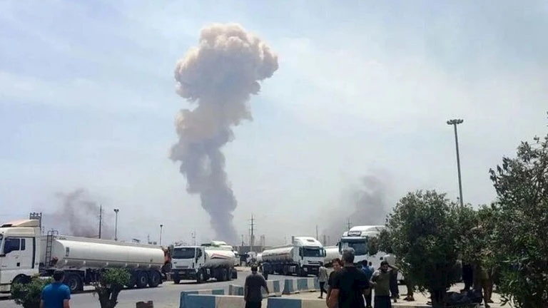 تقارير إيرانية: حدوث انفجارات في مدينتي مهرشهر وكرج بالقرب من طهران تقارير إيرانية: حدوث انفجارات في مدينتي مهرشهر وكرج بالقرب من طهران