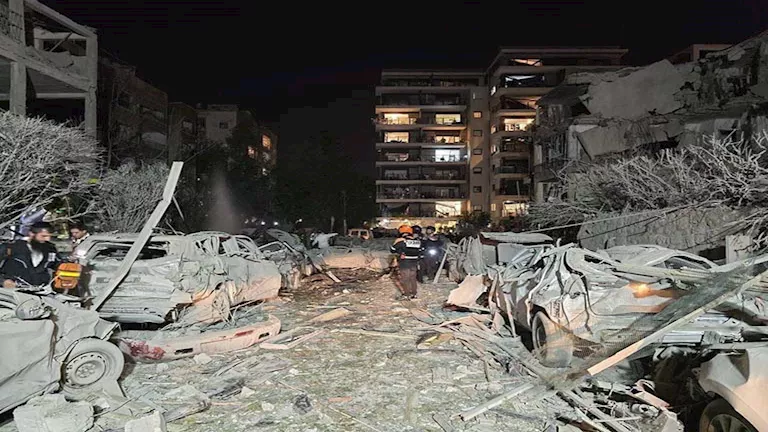 تقارير عبرية: أنباء بشأن سقوط صواريخ في مناطق وسط إسرائيل تقارير عبرية: أنباء بشأن سقوط صواريخ في مناطق وسط إسرائيل