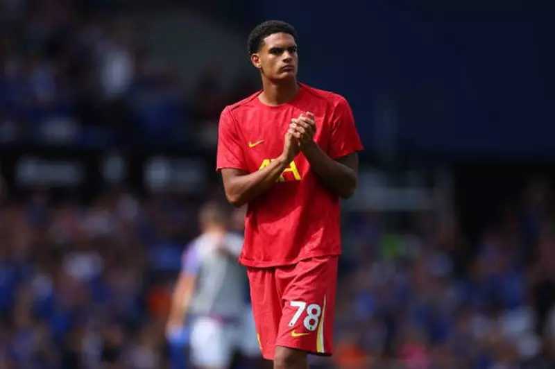 تقارير: لاعب دفاع ليفربول يجتاز الفحص الطبي في باير ليفركوزن