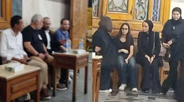 سارة وفيق تحت تأثير أجواء حزينة ونشاط سينمائي.. الفنانين يقدمون دعمهم للمخرجة في عزاء والدتها