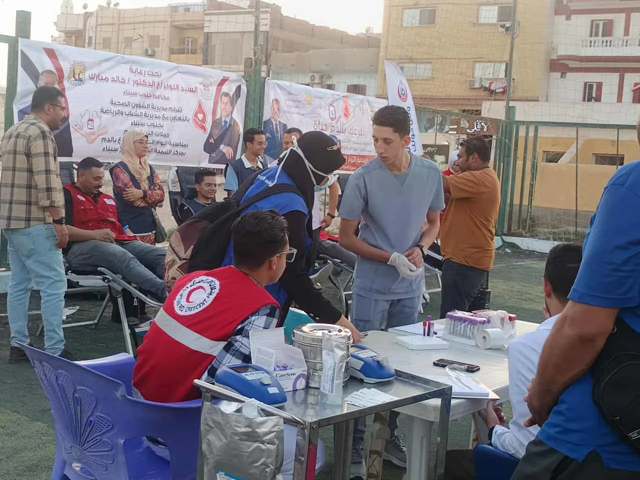 إقبال واسع على حملات التبرع بالدم في جنوب سيناء احتفاءً باليوم العالمي