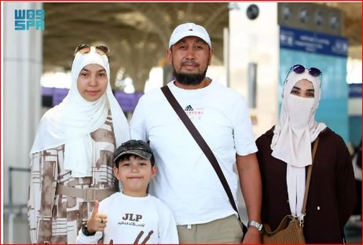 تنظيم مغادرة حجاج المدينة المنورة إلى أوطانهم من المطار تنظيم مغادرة حجاج المدينة المنورة إلى أوطانهم من المطار