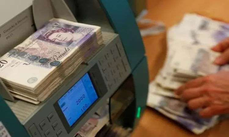 تنفيذ عدة عمليات ضبط ترتبط بالاتجار بالعملات الأجنبية تبلغ قيمتها 9 ملايين جنيه تنفيذ عدة عمليات ضبط ترتبط بالاتجار بالعملات الأجنبية تبلغ قيمتها 9 ملايين جنيه