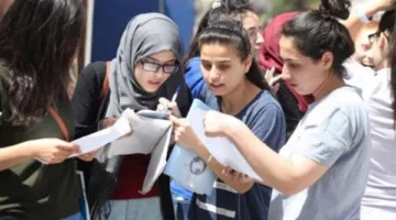 توافد طلاب المرحلة الثانوية إلى لجان الامتحانات و”التعليم” تراقب وصول الأسئلة