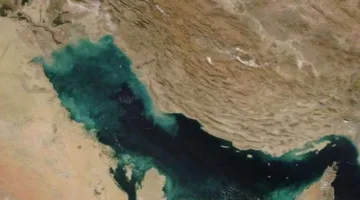 توتر في الملاحة بالقرب من مضيق هرمز.. سفن تجارية تتجنب المياه الإيرانية