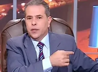 توفيق عكاشة ينتقد مستخدمي «السوشيال ميديا»: «تحلَّ بالراحة وابتعد عن العنطزات وأجواء الصراع.. رحم الله السادات»