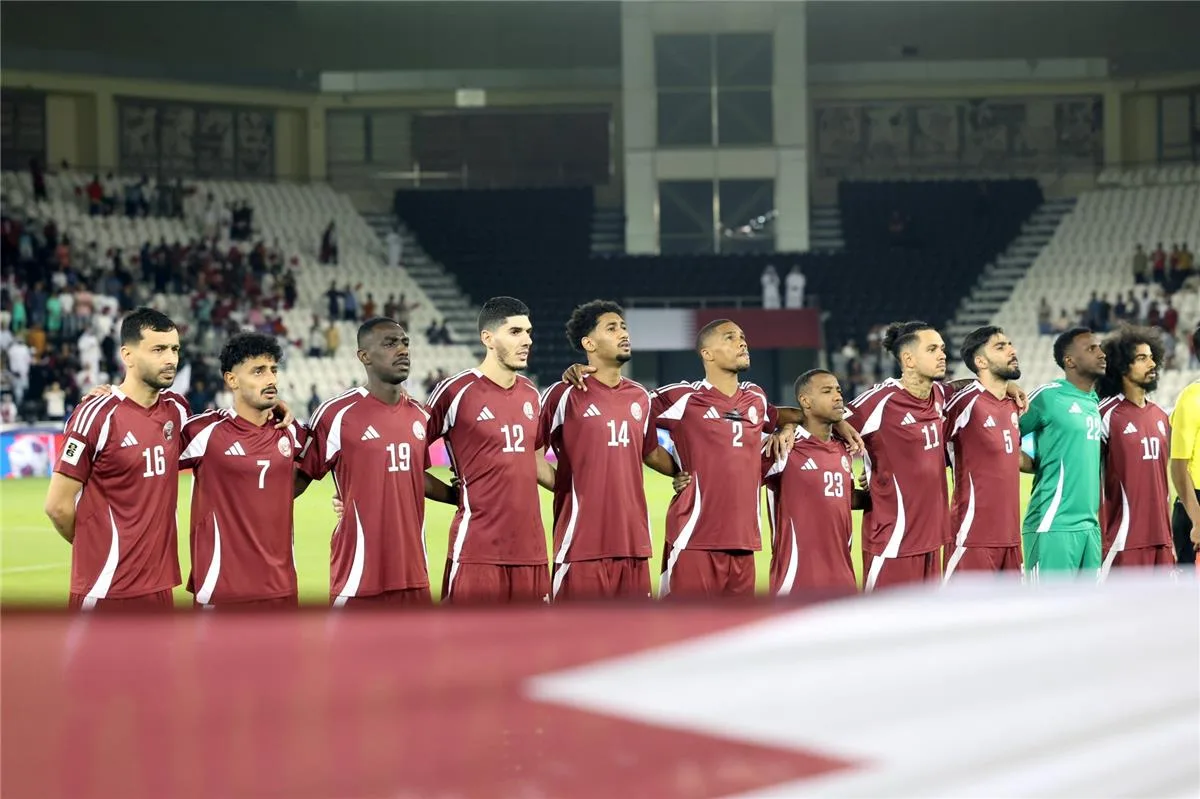 توقيت البث والقنوات الناقلة لمباراة قطر وأوزبكستان اليوم ضمن تصفيات كأس العالم، بالإضافة إلى المعلقين.