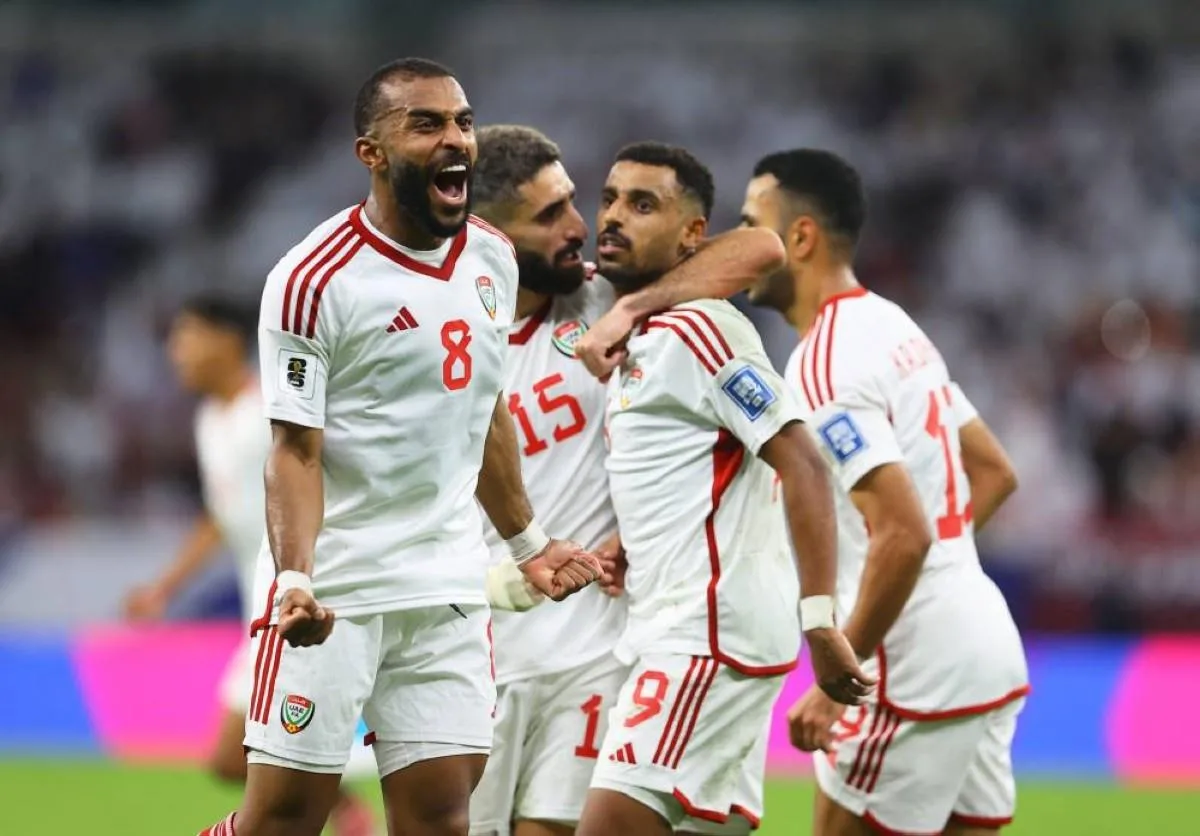 توقيت والقنوات التي تعرض مباراة الإمارات وأوزبكستان اليوم في تصفيات كأس العالم، مع تفاصيل المعلقين.