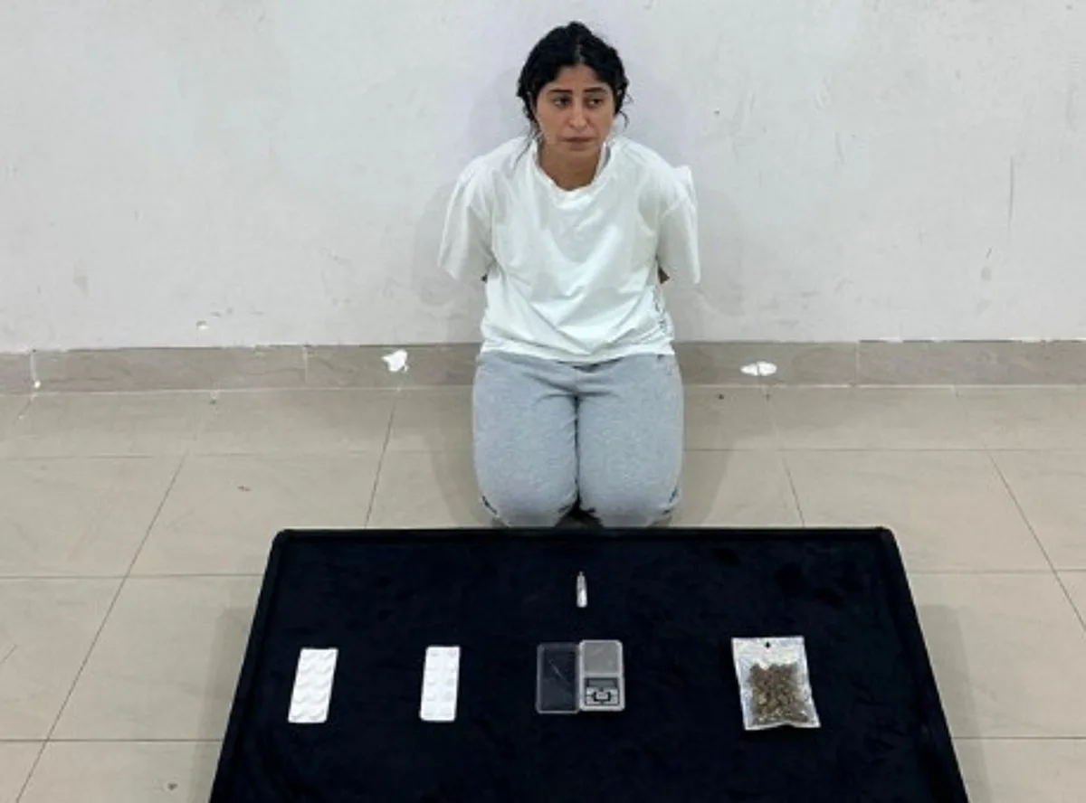 توقيف الفنانة الكويتية شجون الهاجري بتهمة possession المخدرات توقيف الفنانة الكويتية شجون الهاجري بتهمة possession المخدرات
