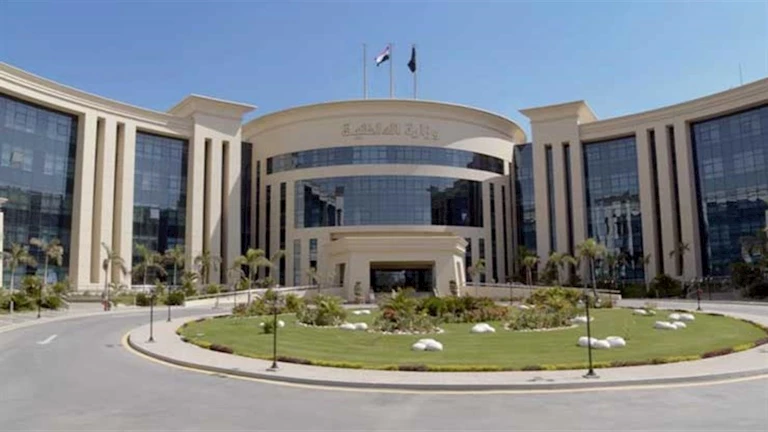 ثلاث سيارات تثير الجنون في صحراء الإسكندرية ثلاث سيارات تثير الجنون في صحراء الإسكندرية