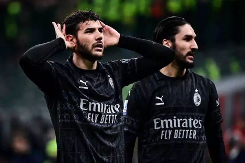 ثيو هيرنانديز يظهر ميولاً للانتقال إلى الهلال السعودي بحسب سكاي ثيو هيرنانديز يظهر ميولاً للانتقال إلى الهلال السعودي بحسب سكاي