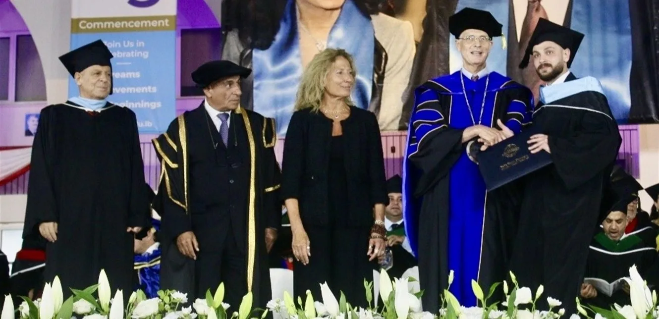 جامعة رفيق الحريري تحتفل بالذكرى الخامسة والعشرين وتمنح نازك الحريري درجة دكتوراه فخرية. جامعة رفيق الحريري تحتفل بالذكرى الخامسة والعشرين وتمنح نازك الحريري درجة دكتوراه فخرية.
