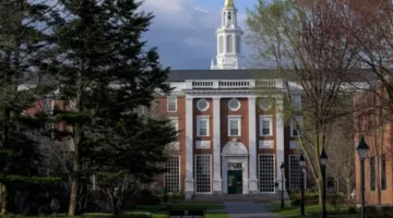 جامعتا هارفارد وتورونتو تضعان استراتيجية دعم للطلاب الدوليين في حالات الطوارئ