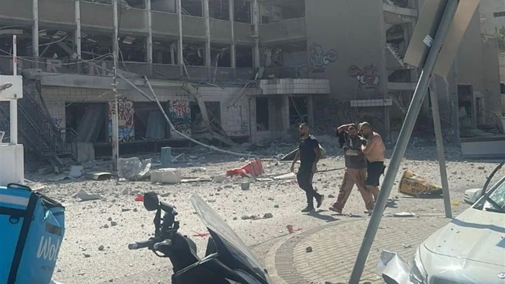 جرحى ودمار هائل.. لقطات من الهجوم الإيراني على إسرائيل جرحى ودمار هائل.. لقطات من الهجوم الإيراني على إسرائيل