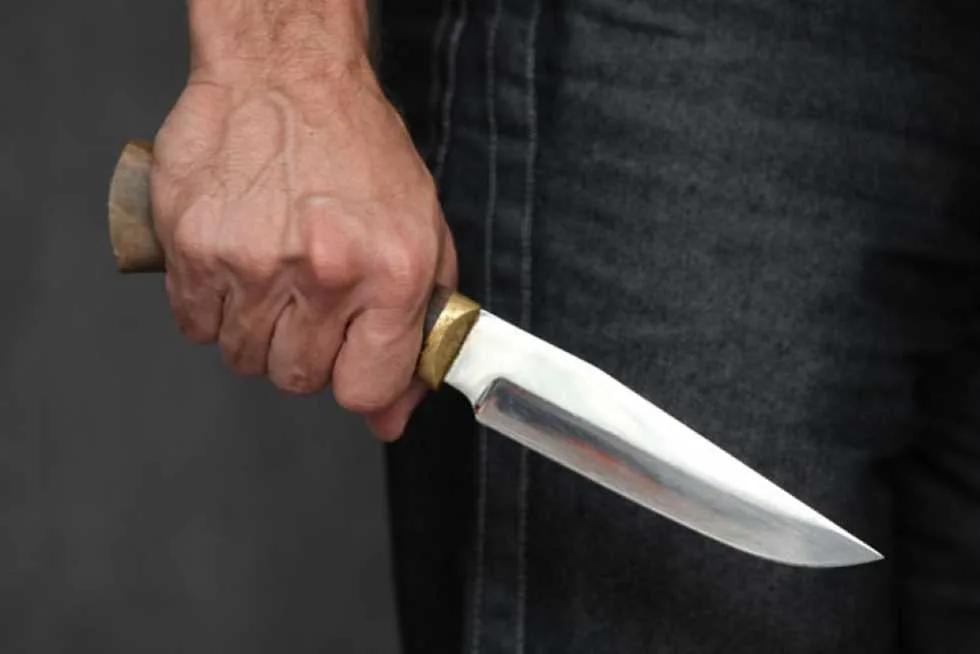جروح قطعية في الرقبة: تفاصيل اعتداء زوجة على زوجها في دمياط وكيف انتهت الحادثة؟ جروح قطعية في الرقبة: تفاصيل اعتداء زوجة على زوجها في دمياط وكيف انتهت الحادثة؟