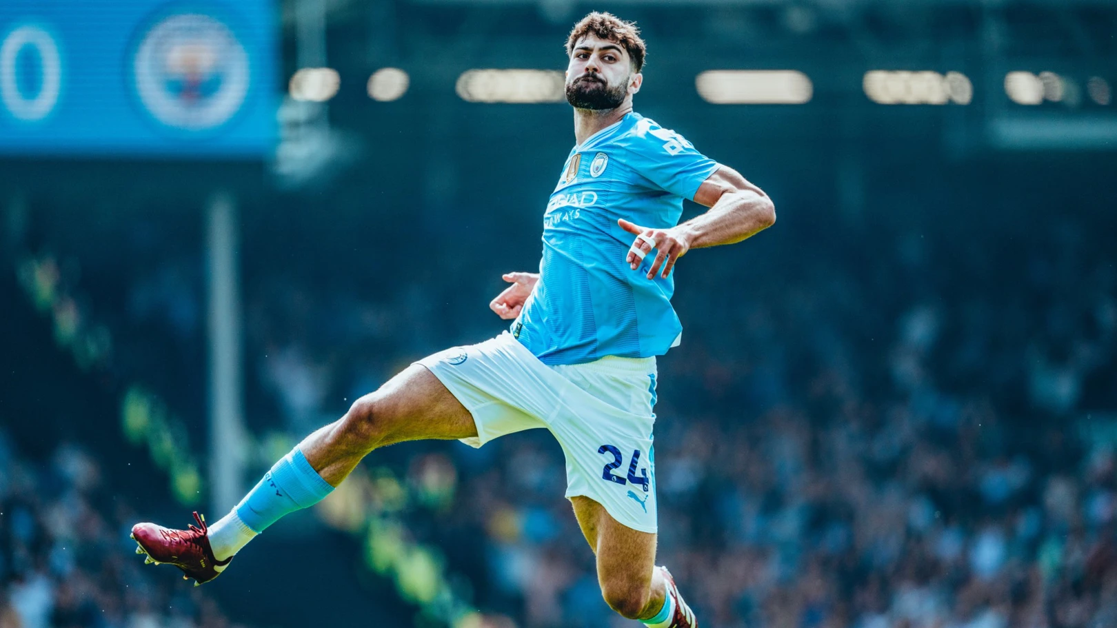 جفارديول يتوج بلقب أفضل لاعب في مانشستر سيتي لموسم 2024/2025 جفارديول يتوج بلقب أفضل لاعب في مانشستر سيتي لموسم 2024/2025