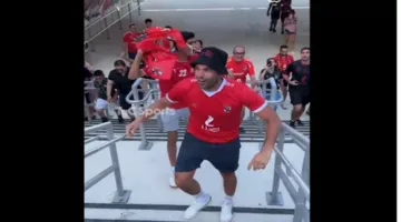 جماهير الأهلي تتجمع في ملعب هارد روك قبل مواجهة إنتر ميامي (فيديو)