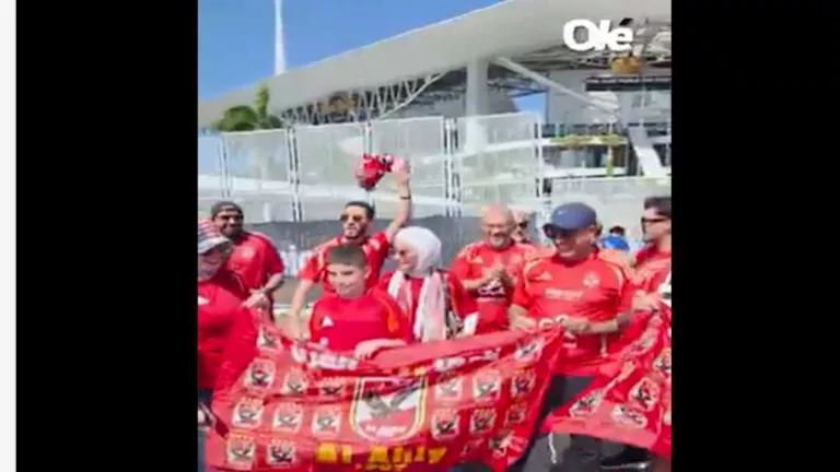 جماهير الأهلي تثير الحماس مبكرًا خارج ملعب مباراة إنتر ميامي (فيديو) جماهير الأهلي تثير الحماس مبكرًا خارج ملعب مباراة إنتر ميامي (فيديو)