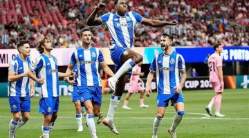 جماهير بورتو تعبر عن استيائها تجاه فريقها بعد وصوله إلى البرتغال