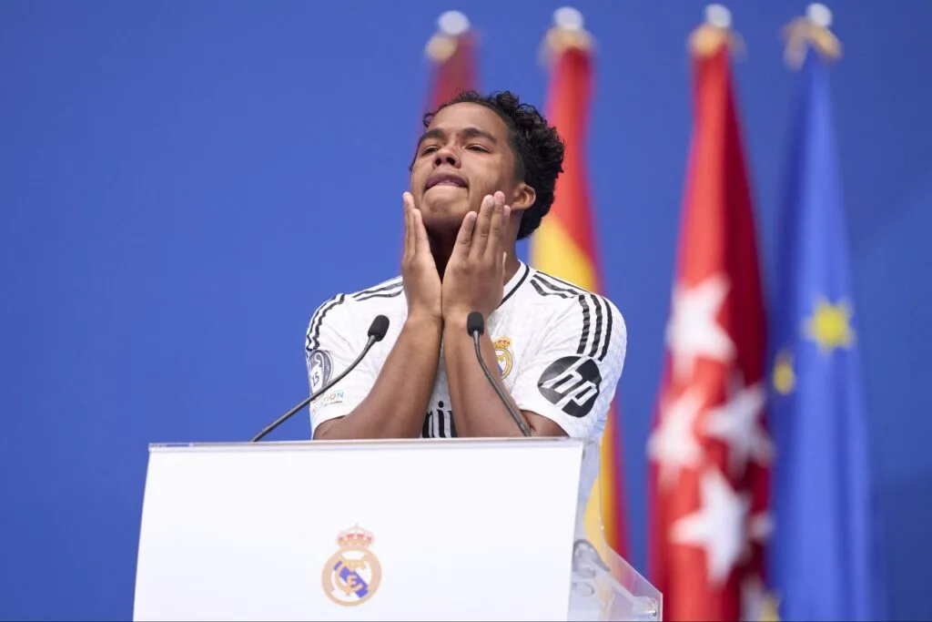 جونزالو جارسيا يُعقد الأمور للثنائي البرازيلي في ريال مدريد جونزالو جارسيا يُعقد الأمور للثنائي البرازيلي في ريال مدريد