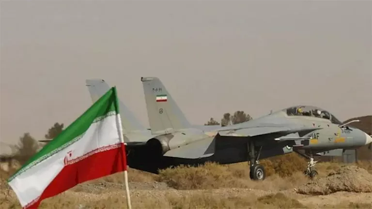 جيش الاحتلال يعلن عن استهداف ثلاث طائرات إيرانية من طراز إف-14 في وسط إيران. جيش الاحتلال يعلن عن استهداف ثلاث طائرات إيرانية من طراز إف-14 في وسط إيران.