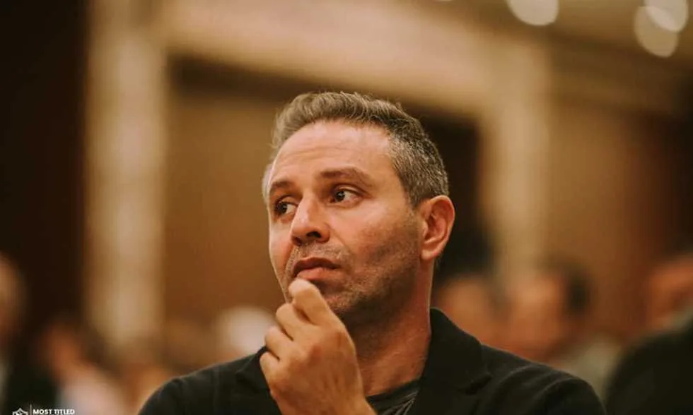 حازم إمام يعبّر عن وجهة نظره بشأن انتقال زيزو إلى الأهلي واعتزال شيكابالا ودوره في الزمالك. حازم إمام يعبّر عن وجهة نظره بشأن انتقال زيزو إلى الأهلي واعتزال شيكابالا ودوره في الزمالك.