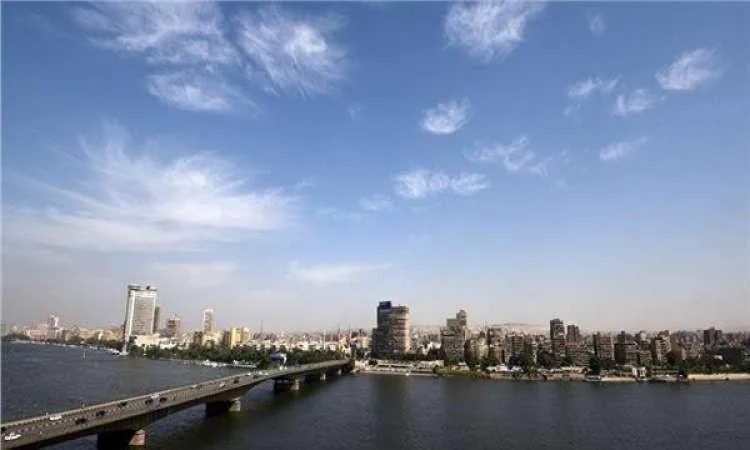 حالة الطقس اليوم: حرارة مرتفعة خلال النهار واعتدال ليلاً، والدرجة العظمى في القاهرة تصل إلى 35 درجة. حالة الطقس اليوم: حرارة مرتفعة خلال النهار واعتدال ليلاً، والدرجة العظمى في القاهرة تصل إلى 35 درجة.