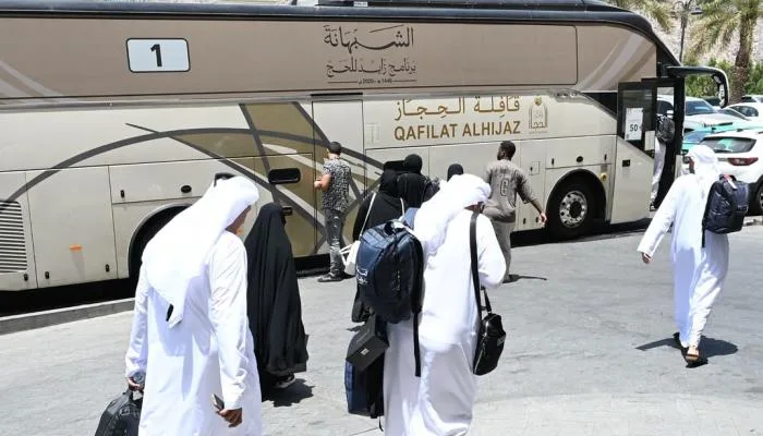 حجاج الإمارات يكملون شعائر الحج ويبدأون العودة إلى وطنهم حجاج الإمارات يكملون شعائر الحج ويبدأون العودة إلى وطنهم